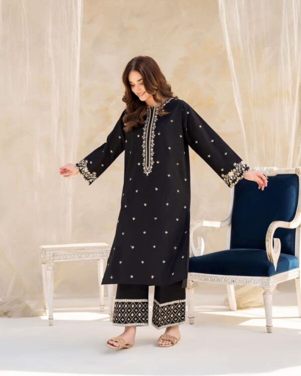 Zareen Embroidered 2pc stitched