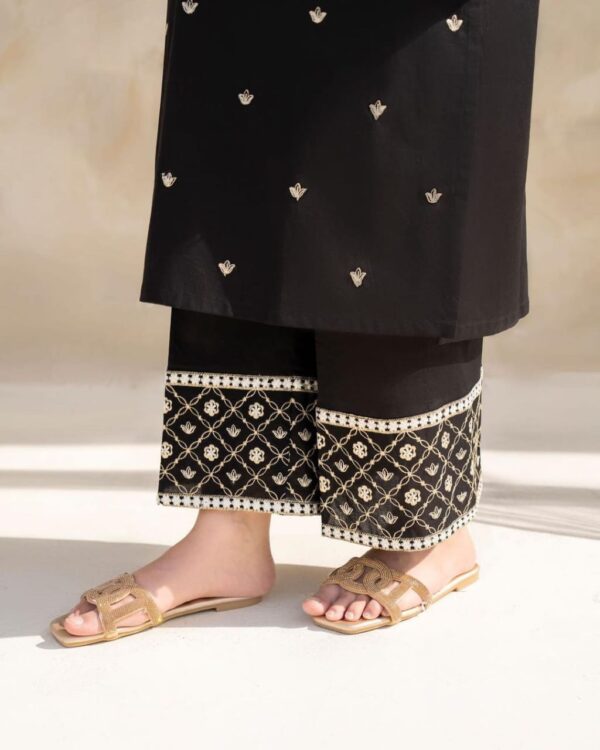 Zareen Embroidered 2pc stitched - Image 5